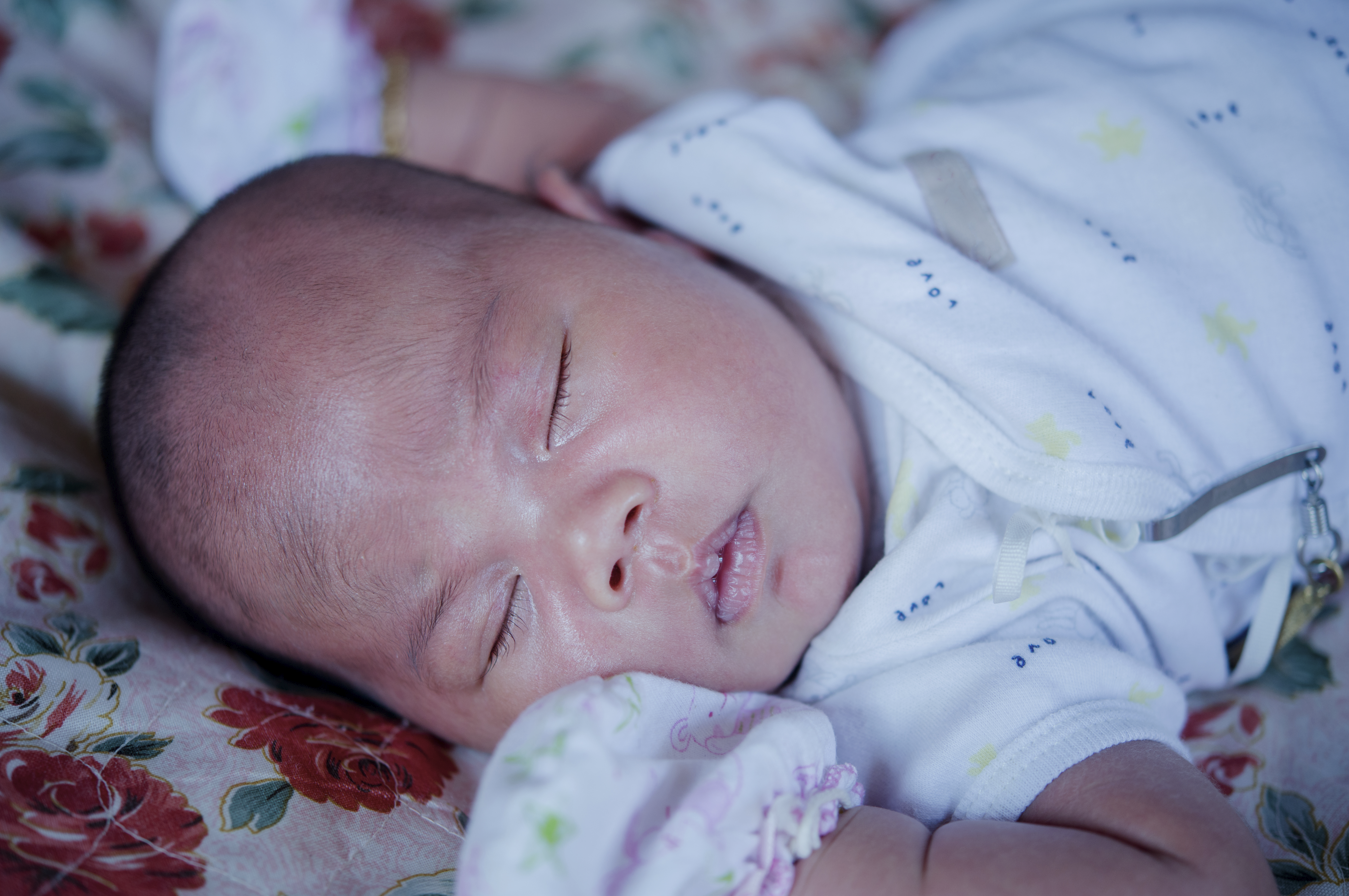 pola tidur bayi, newborn tidur nyenyak, bayi bangun terus, cara menidurkan bayi, tips tidur bayi, Bunda, si Kecil
